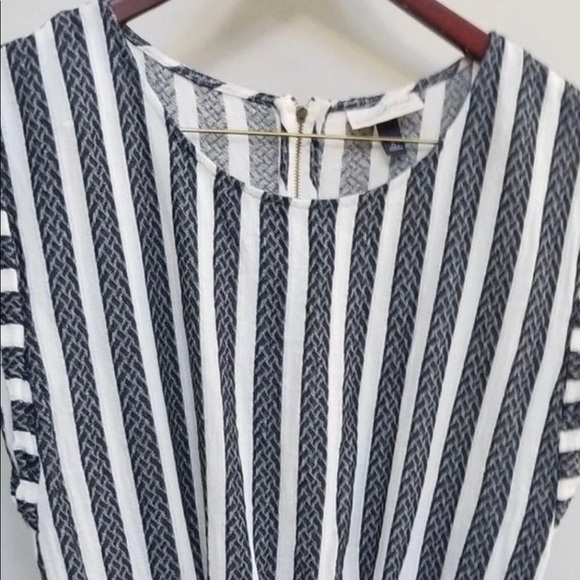 Adorable striped romper with side pockets!!! - Picture 2 of 6